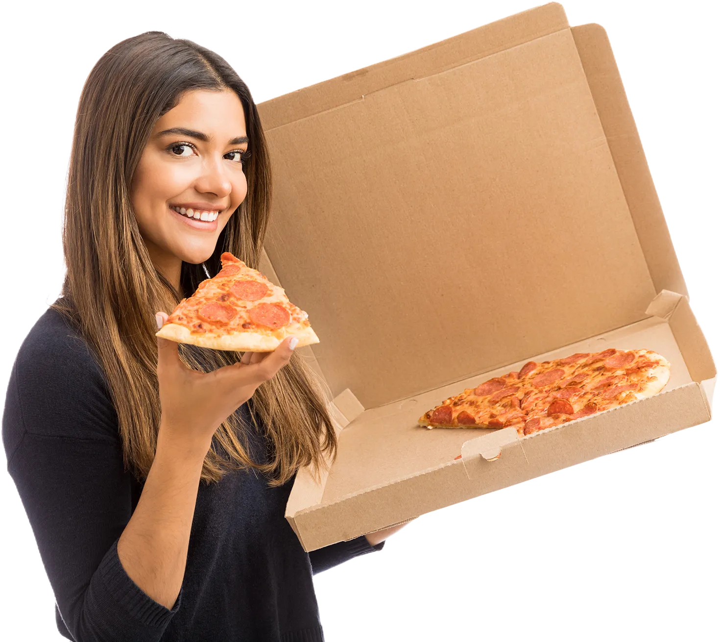 Eine Frau hält in der einen Hand einen Pizzakarton und auf der rechten Seite eine Pizza.